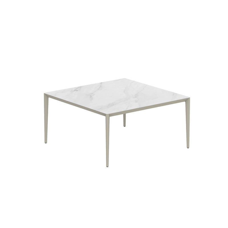 Royal Botania Tafel Gepoedercoat aluminium Pebble / Bianco Statuario Royal Botania U-nite Tafel  150x150x75cm. Diverse kleuren frames en tafelbladen mogelijk.