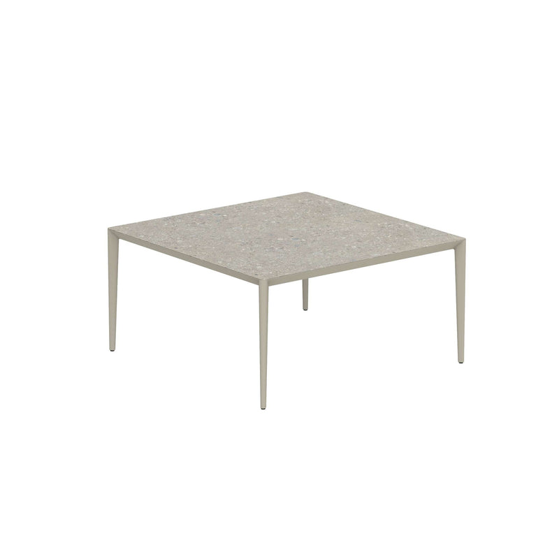 Royal Botania Tafel Gepoedercoat aluminium Pebble / Ceppo Dolomitico Royal Botania U-nite Tafel  150x150x75cm. Diverse kleuren frames en tafelbladen mogelijk.