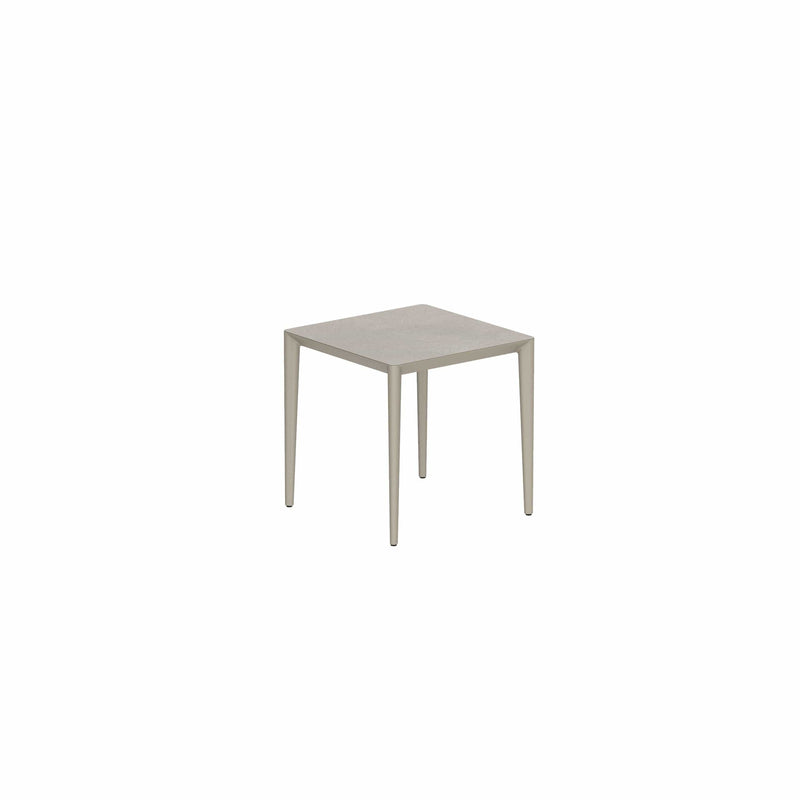 Royal Botania Tafel Gepoedercoat aluminium Sand / Cemento Luminoso Royal Botania U-nite Tafel 100x90x75cm. Diverse kleuren frames en tafelbladen mogelijk.