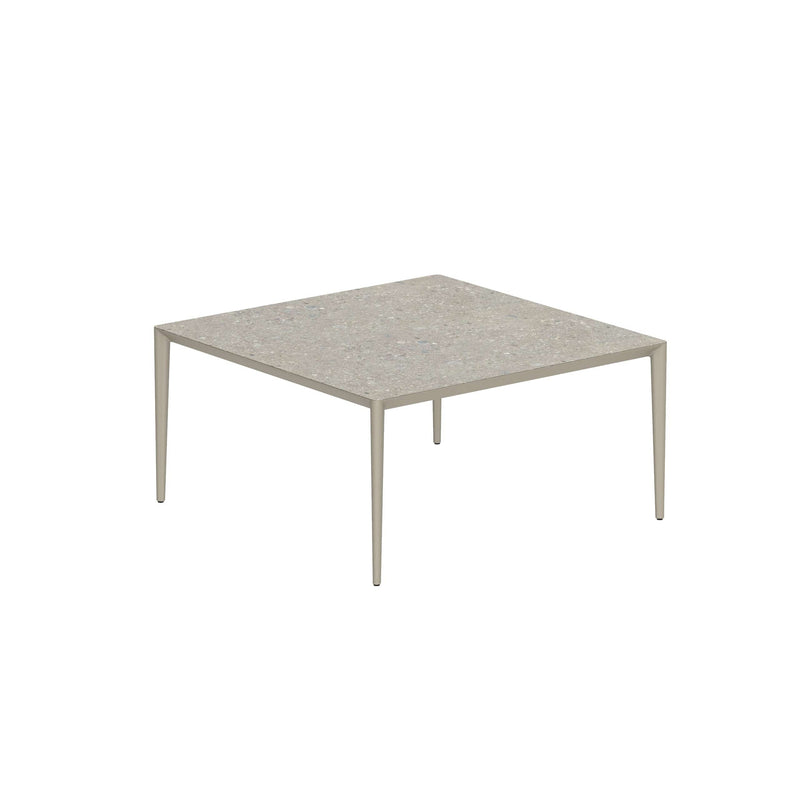 Royal Botania Tafel Gepoedercoat aluminium Sand / Ceppo Dolomitico Royal Botania U-nite Tafel  150x150x75cm. Diverse kleuren frames en tafelbladen mogelijk.