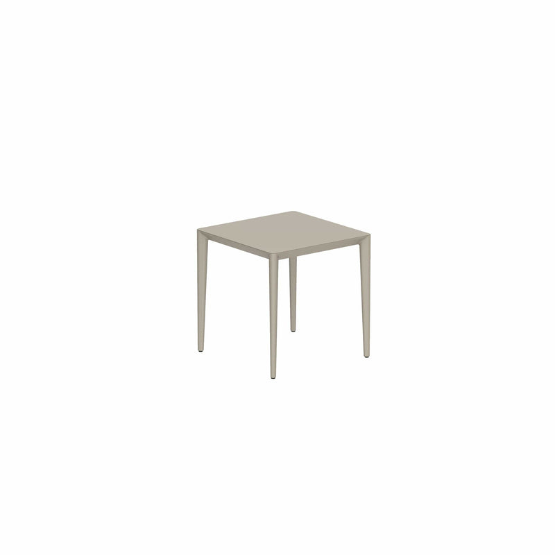 Royal Botania Tafel Gepoedercoat aluminium Sand / Pearl Grey Royal Botania U-nite Tafel 100x90x75cm. Diverse kleuren frames en tafelbladen mogelijk.