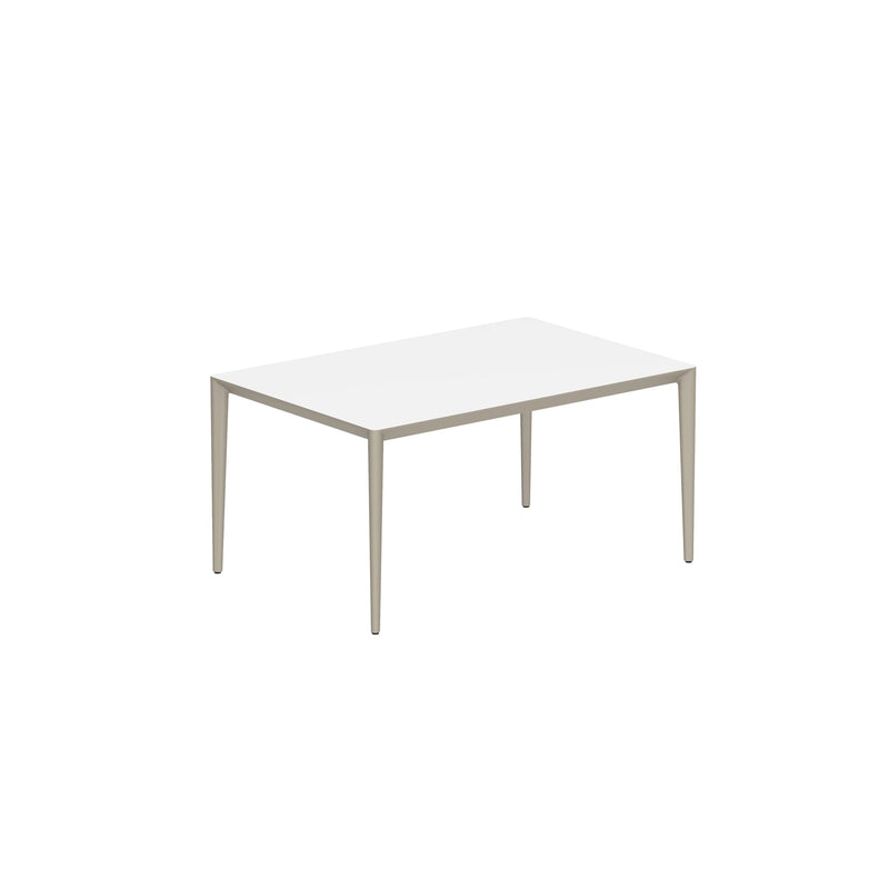 Royal Botania Tafel Gepoedercoat aluminium Sand / Wit Royal Botania U-nite Tafel 100x150x75cm. Diverse kleuren frames en tafelbladen mogelijk.