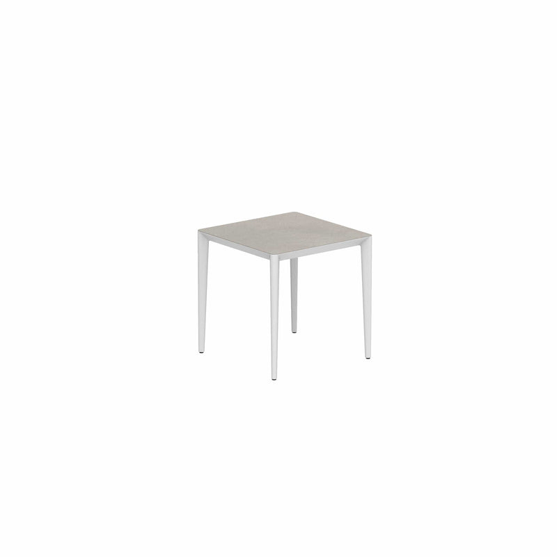 Royal Botania Tafel Gepoedercoat aluminium wit / Cemento Luminoso Royal Botania U-nite Tafel 75x75x75cm. Diverse kleuren frames en tafelbladen mogelijk.