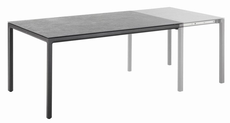 Solpuri Tafel Solpuri, Soft uitschuifbare tafel. Verkrijgbaar in twee kleuren frame, diverse afmetingen en er is keuze uit tafelbladen van Keramik en Dekton.