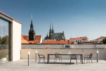 Todus Tafel Todus Starling eettafel.  Twee afmetingen en verkrijgbaar in meerdere kleuren frame's en met meerdere kleuren tafelbladen.