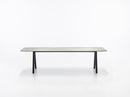 Vincent Sheppard Tafel 210 x 100cm / Fossil Grey / Ceramic Flint Vincent Sheppard Kodo eettafel. Verkrijgbaar in twee afmetingen en met verschillende kleuren tafelblad.